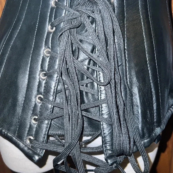 Alter Ego Genuine Leather Metal Boned Corset Renaissance Goth 24” - Picture 9 of 16